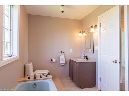 2029 Creek Road, Niagara-On-The-Lake, ON - Indoor Photo Showing Bathroom