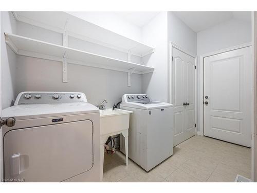 6708 Sam Iorfida Drive, Niagara Falls, ON - Indoor Photo Showing Laundry Room
