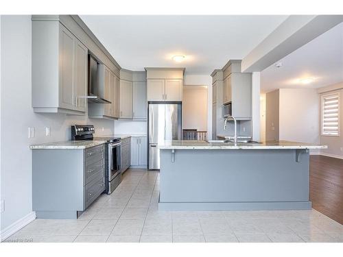 6708 Sam Iorfida Drive, Niagara Falls, ON - Indoor Photo Showing Kitchen With Upgraded Kitchen