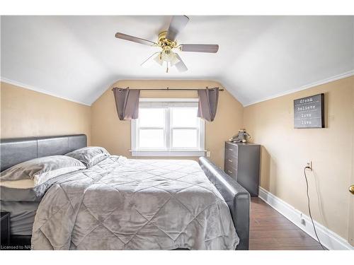 42 Tasker Street, St. Catharines, ON - Indoor Photo Showing Bedroom