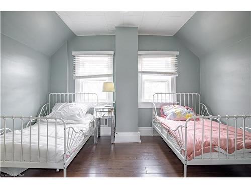42 Tasker Street, St. Catharines, ON - Indoor Photo Showing Bedroom