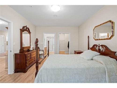 303-379 Scott Street, St. Catharines, ON - Indoor Photo Showing Bedroom