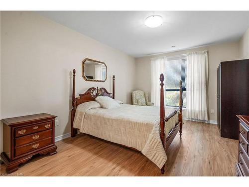 303-379 Scott Street, St. Catharines, ON - Indoor Photo Showing Bedroom