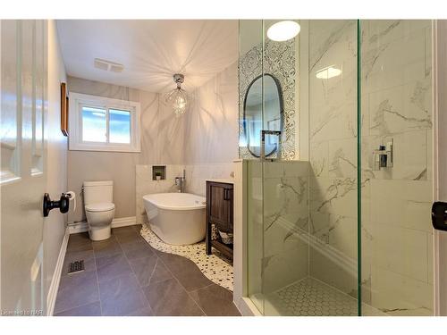 935 Colette Road, Fort Erie, ON - Indoor Photo Showing Bathroom