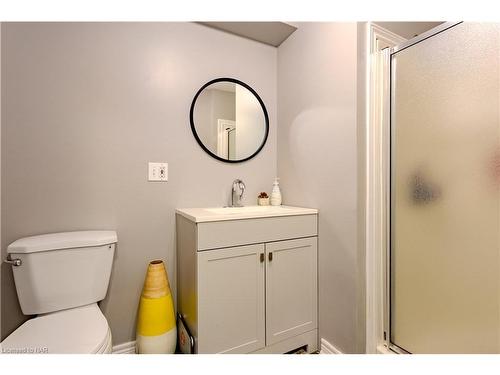 935 Colette Road, Fort Erie, ON - Indoor Photo Showing Bathroom