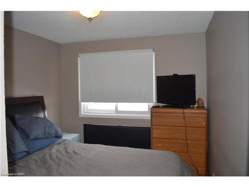 32 Dianne Drive, St. Catharines, ON - Indoor Photo Showing Bedroom