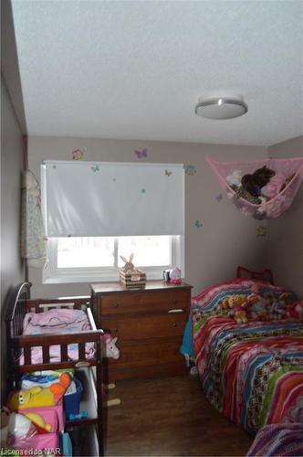 32 Dianne Drive, St. Catharines, ON - Indoor Photo Showing Bedroom