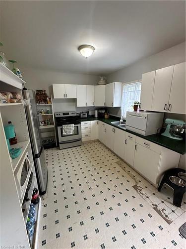 35 Berryman Avenue, St. Catharines, ON - Indoor Photo Showing Kitchen With Double Sink