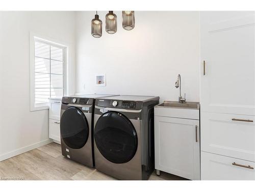 56 Canby Street, Thorold, ON - Indoor Photo Showing Laundry Room