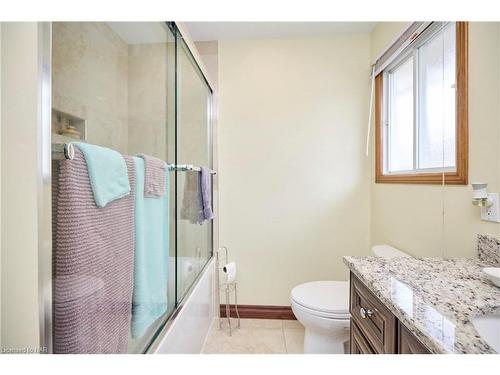 7 Huntington Lane, St. Catharines, ON - Indoor Photo Showing Bathroom