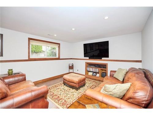 7 Huntington Lane, St. Catharines, ON - Indoor Photo Showing Living Room With Fireplace