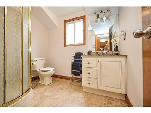 7 Huntington Lane, St. Catharines, ON - Indoor Photo Showing Bathroom
