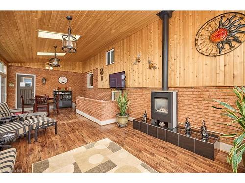 7 Huntington Lane, St. Catharines, ON - Indoor With Fireplace
