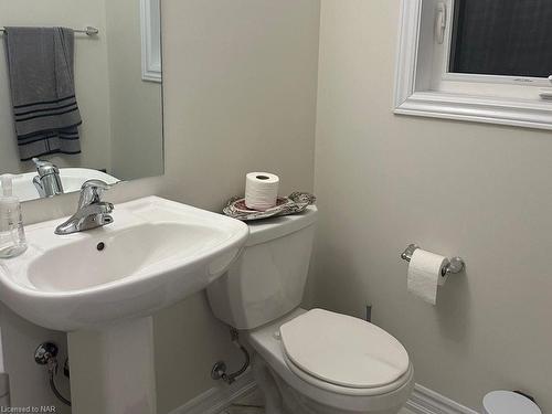 Main/Upper-145 Vanilla Trail, Thorold, ON - Indoor Photo Showing Bathroom
