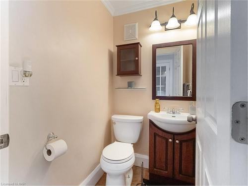 5738 Byng Avenue, Niagara Falls, ON - Indoor Photo Showing Bathroom