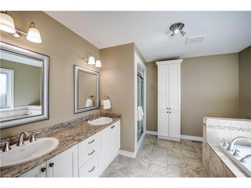 9428 Hendershot Boulevard, Niagara Falls, ON - Indoor Photo Showing Bathroom