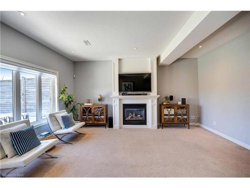 9428 Hendershot Boulevard, Niagara Falls, ON - Indoor Photo Showing Other Room With Fireplace