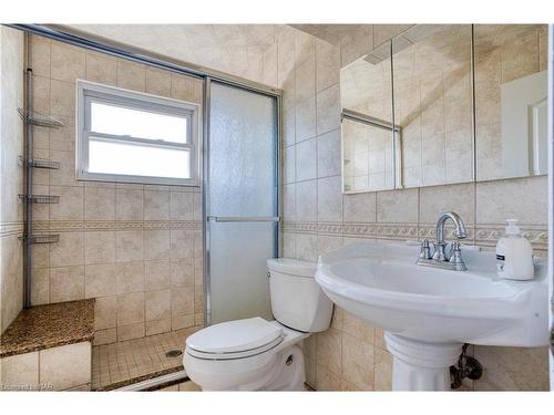 20 Frederick Street, St. Catharines, ON - Indoor Photo Showing Bathroom