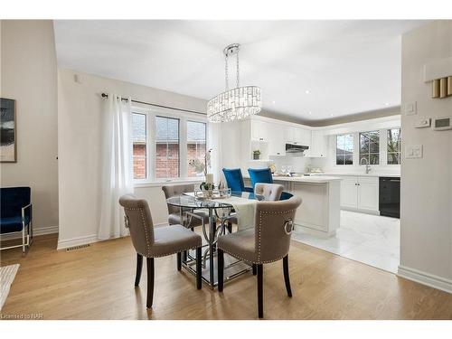 6839 Imperial Court, Niagara Falls, ON - Indoor Photo Showing Dining Room