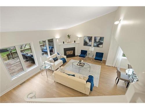 6839 Imperial Court, Niagara Falls, ON - Indoor Photo Showing Living Room With Fireplace