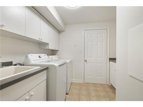 6839 Imperial Court, Niagara Falls, ON - Indoor Photo Showing Laundry Room