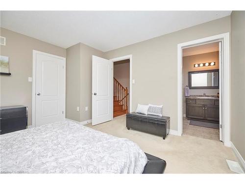 15 Ivybridge Drive, Stoney Creek, ON - Indoor Photo Showing Bedroom