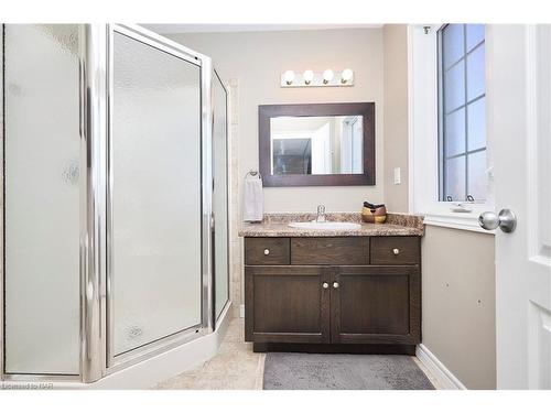 15 Ivybridge Drive, Stoney Creek, ON - Indoor Photo Showing Bathroom