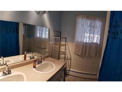 5532 Drummond Road, Niagara Falls, ON - Indoor Photo Showing Bathroom