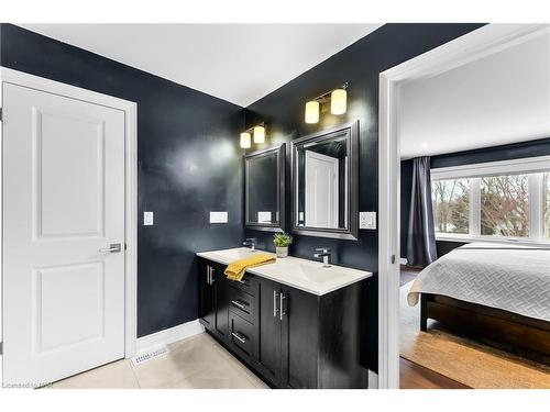 4026 Village Creek Drive, Stevensville, ON - Indoor Photo Showing Bedroom