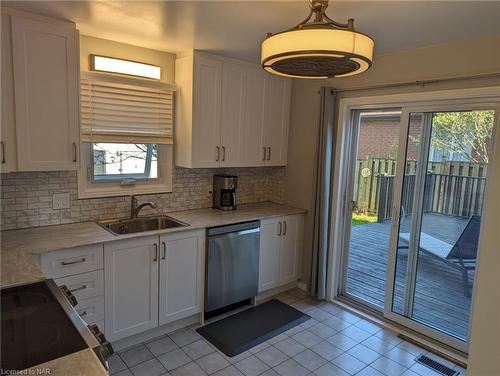 6870 Buckingham Drive, Niagara Falls, ON - Indoor Photo Showing Kitchen