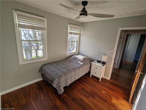 6870 Buckingham Drive, Niagara Falls, ON - Indoor Photo Showing Bedroom