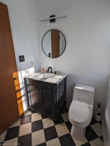 6870 Buckingham Drive, Niagara Falls, ON - Indoor Photo Showing Bathroom