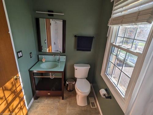 6870 Buckingham Drive, Niagara Falls, ON - Indoor Photo Showing Bathroom