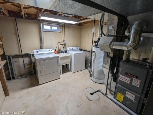 6870 Buckingham Drive, Niagara Falls, ON - Indoor Photo Showing Laundry Room
