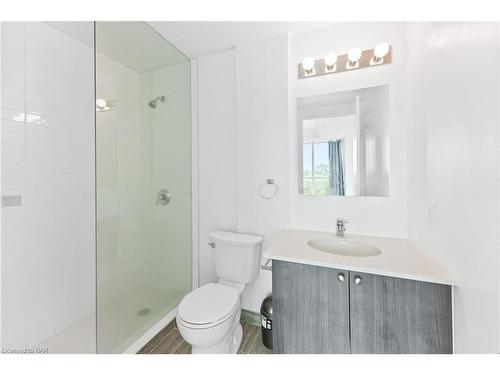 609-7711 Green Vista Gate, Niagara Falls, ON - Indoor Photo Showing Bathroom