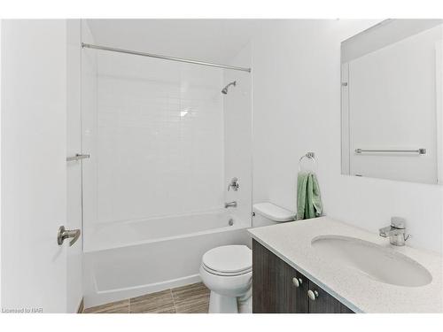 609-7711 Green Vista Gate, Niagara Falls, ON - Indoor Photo Showing Bathroom