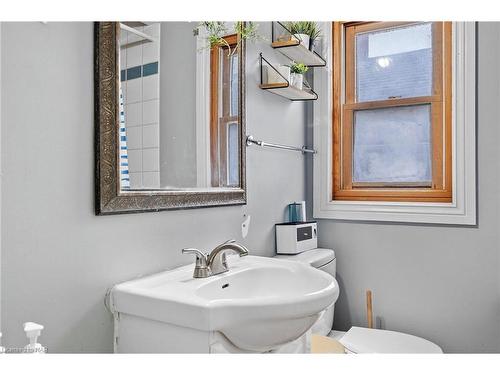 22 Denistoun Street, Welland, ON - Indoor Photo Showing Bathroom
