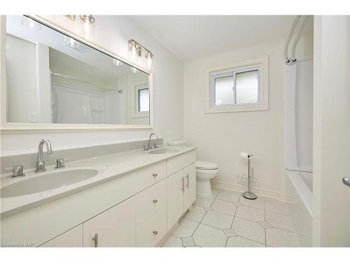 15 Highcourt Crescent, St. Catharines, ON - Indoor Photo Showing Bathroom