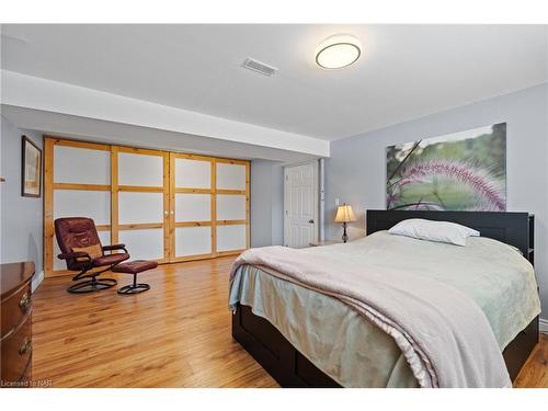 1 Beatrice Street, St. Catharines, ON - Indoor Photo Showing Bedroom