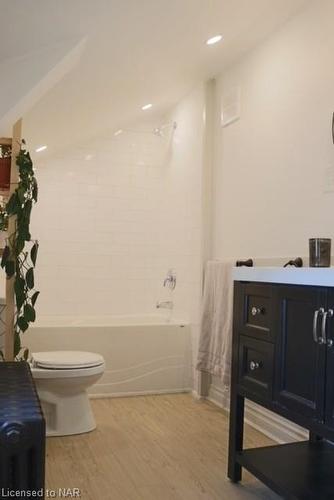 36 Merritt Street, Welland, ON - Indoor Photo Showing Bathroom