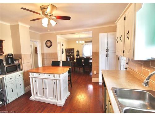 12 West Street S, Thorold, ON - Indoor Photo Showing Kitchen With Double Sink