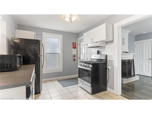 6261 Ker Street, Niagara Falls, ON - Indoor Photo Showing Kitchen
