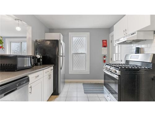6261 Ker Street, Niagara Falls, ON - Indoor Photo Showing Kitchen