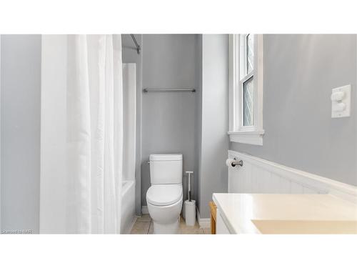6261 Ker Street, Niagara Falls, ON - Indoor Photo Showing Bathroom