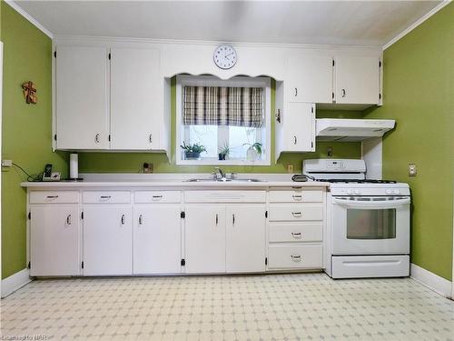 2532 Ott Road, Fort Erie, ON - Indoor Photo Showing Kitchen With Double Sink