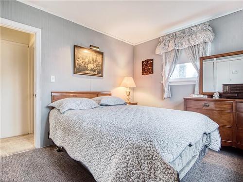 2532 Ott Road, Fort Erie, ON - Indoor Photo Showing Bedroom