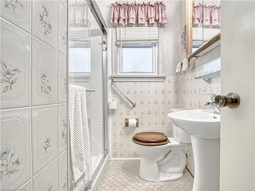 2532 Ott Road, Fort Erie, ON - Indoor Photo Showing Bathroom