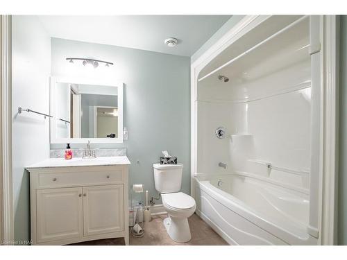 87 Sunrise Court, Ridgeway, ON - Indoor Photo Showing Bathroom