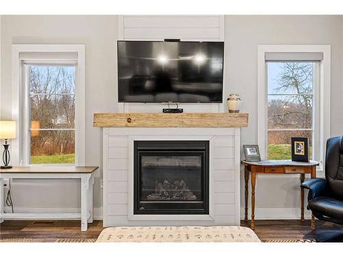 11346 Fowler Road, Wainfleet, ON - Indoor Photo Showing Living Room With Fireplace