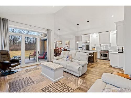 11346 Fowler Road, Wainfleet, ON - Indoor Photo Showing Living Room